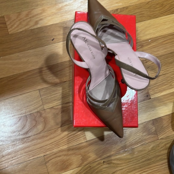 Anne Klein KKBristol wheat kidskin pumps - Picture 2 of 3